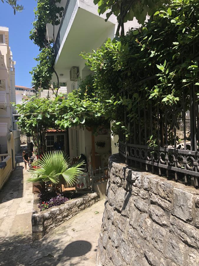 Apartmani Jedro Rafailovici Exterior photo